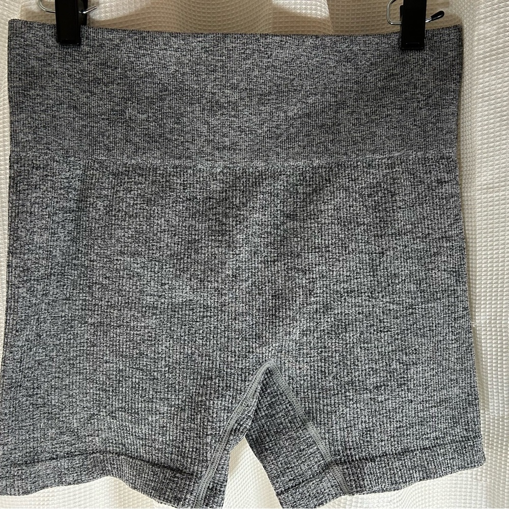 Colsie dark gray rib, knitted bike shorts women’s size extra large